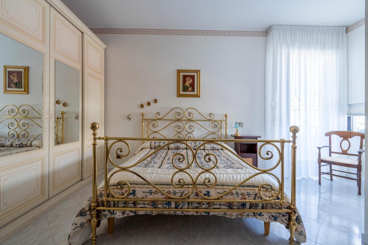 Grazia Attic Apartment With Terrace Trani Exterior photo