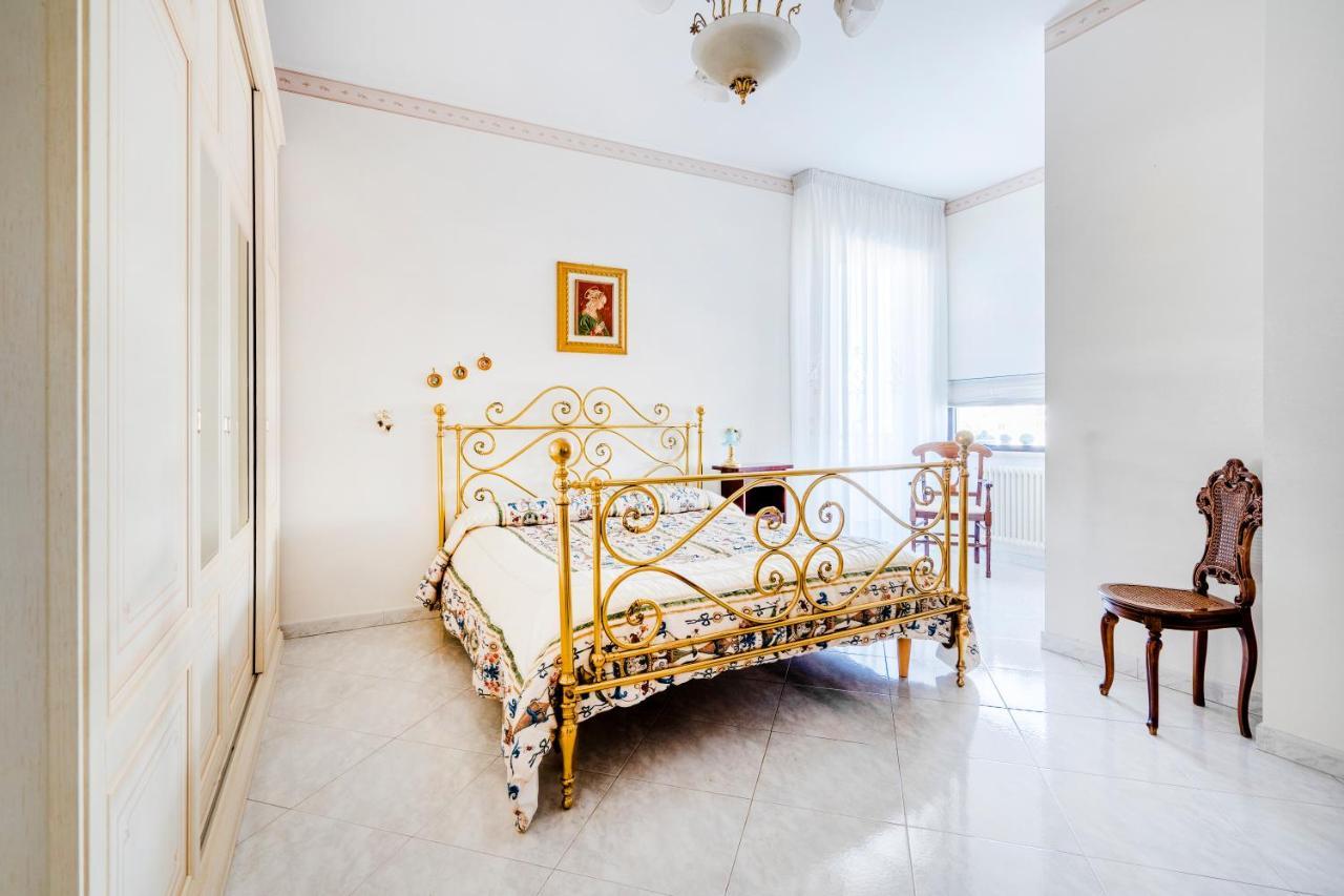 Grazia Attic Apartment With Terrace Trani Exterior photo